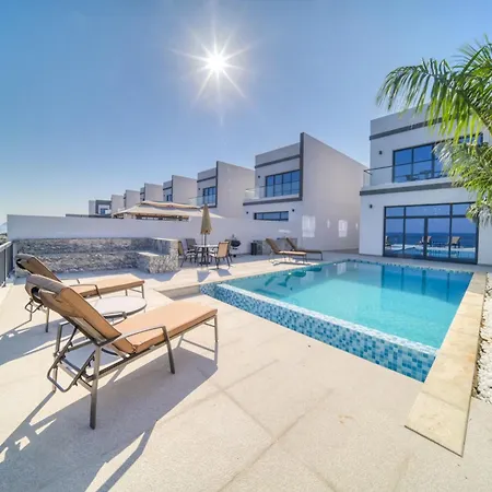 Best Deal, Classy 4Br Villa With Pool & Ocean Views By Deluxe Holiday Homes Fujairah Exterior photo