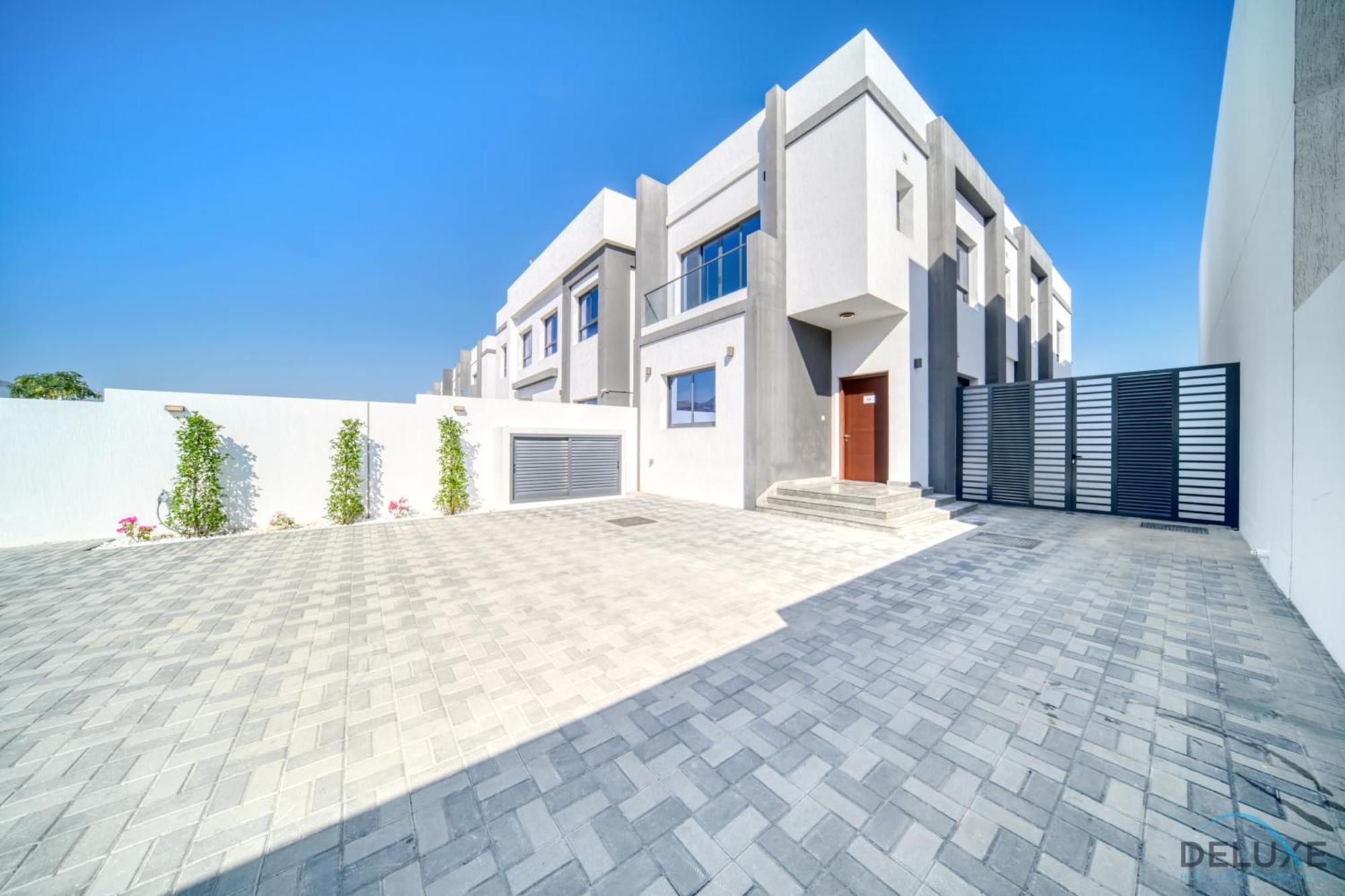 Apartment Deal, Classy 4br With Pool & Ocean Views By Deluxe Homes *