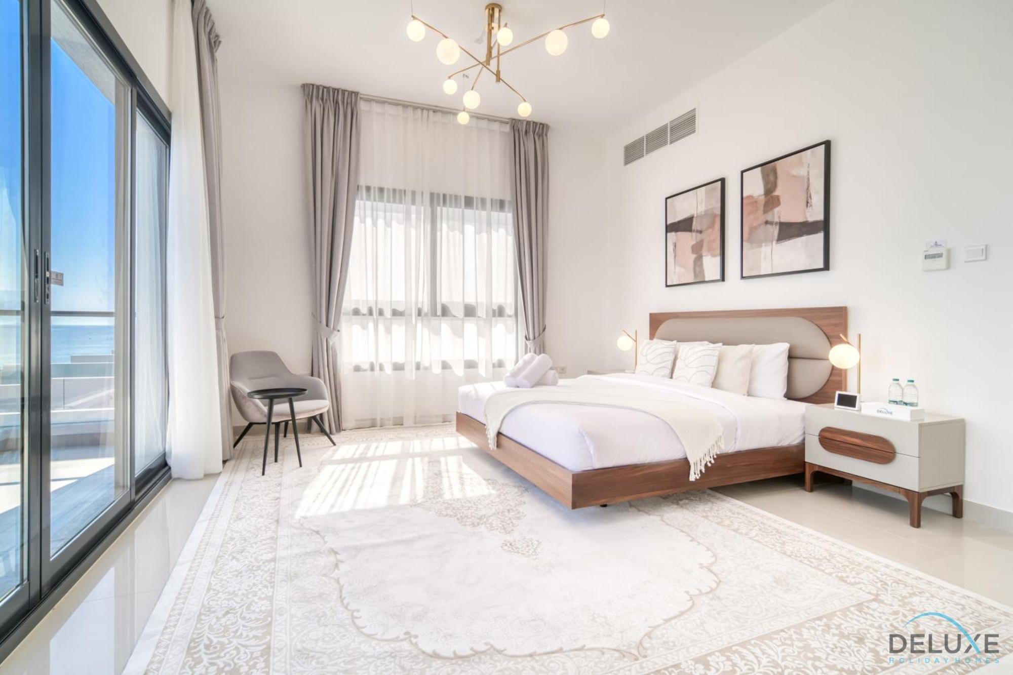 Apartment Deal, Classy 4br With Pool & Ocean Views By Deluxe Homes Fujairah