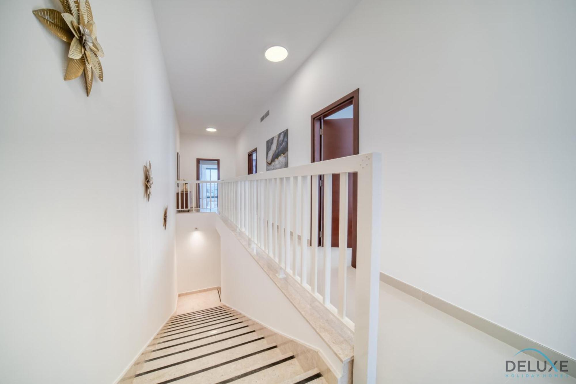 Deal, Classy 4br With Pool & Ocean Views By Deluxe Homes * Fujairah