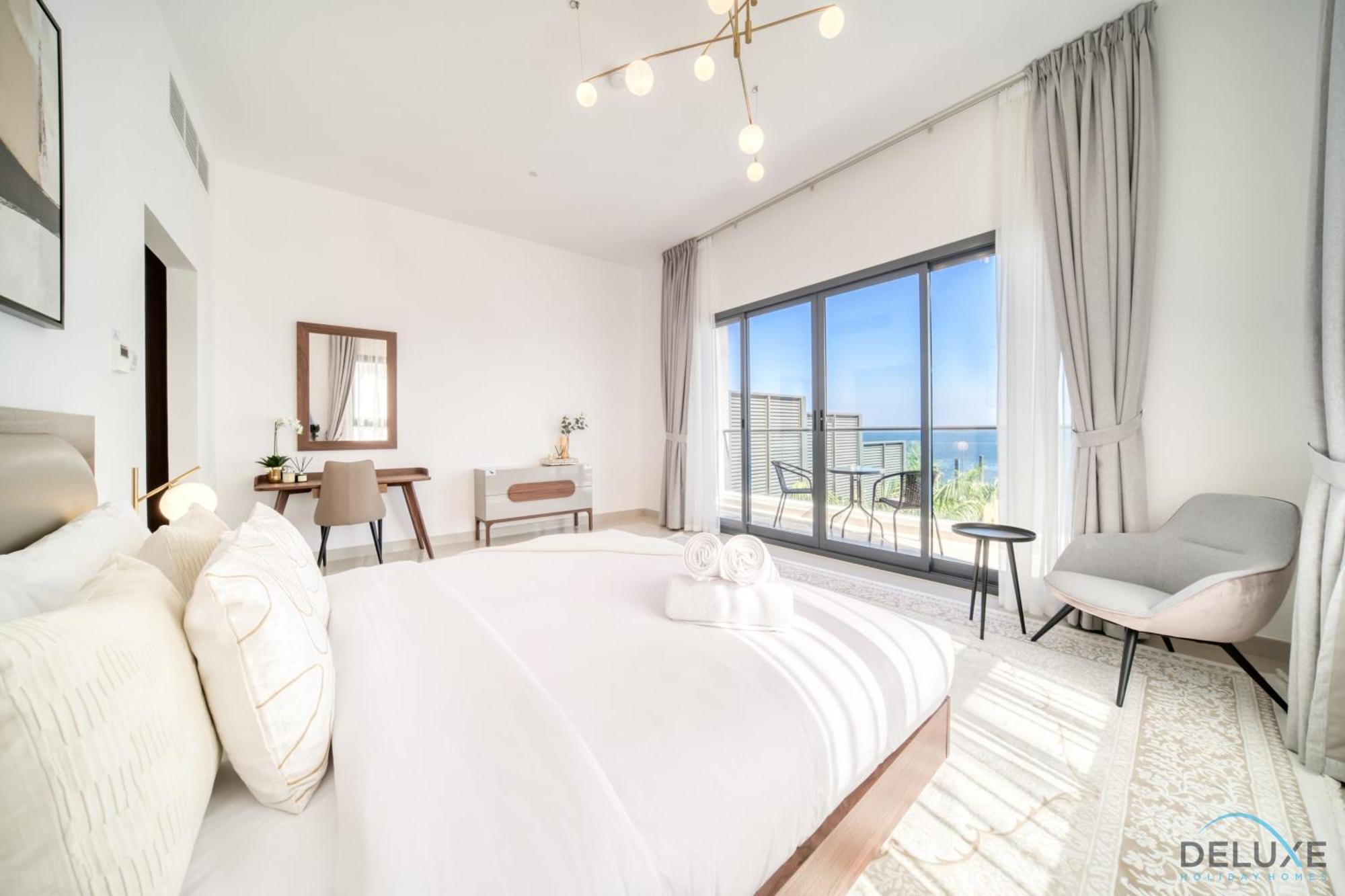 Apartment Deal, Classy 4br With Pool & Ocean Views By Deluxe Homes Fujairah