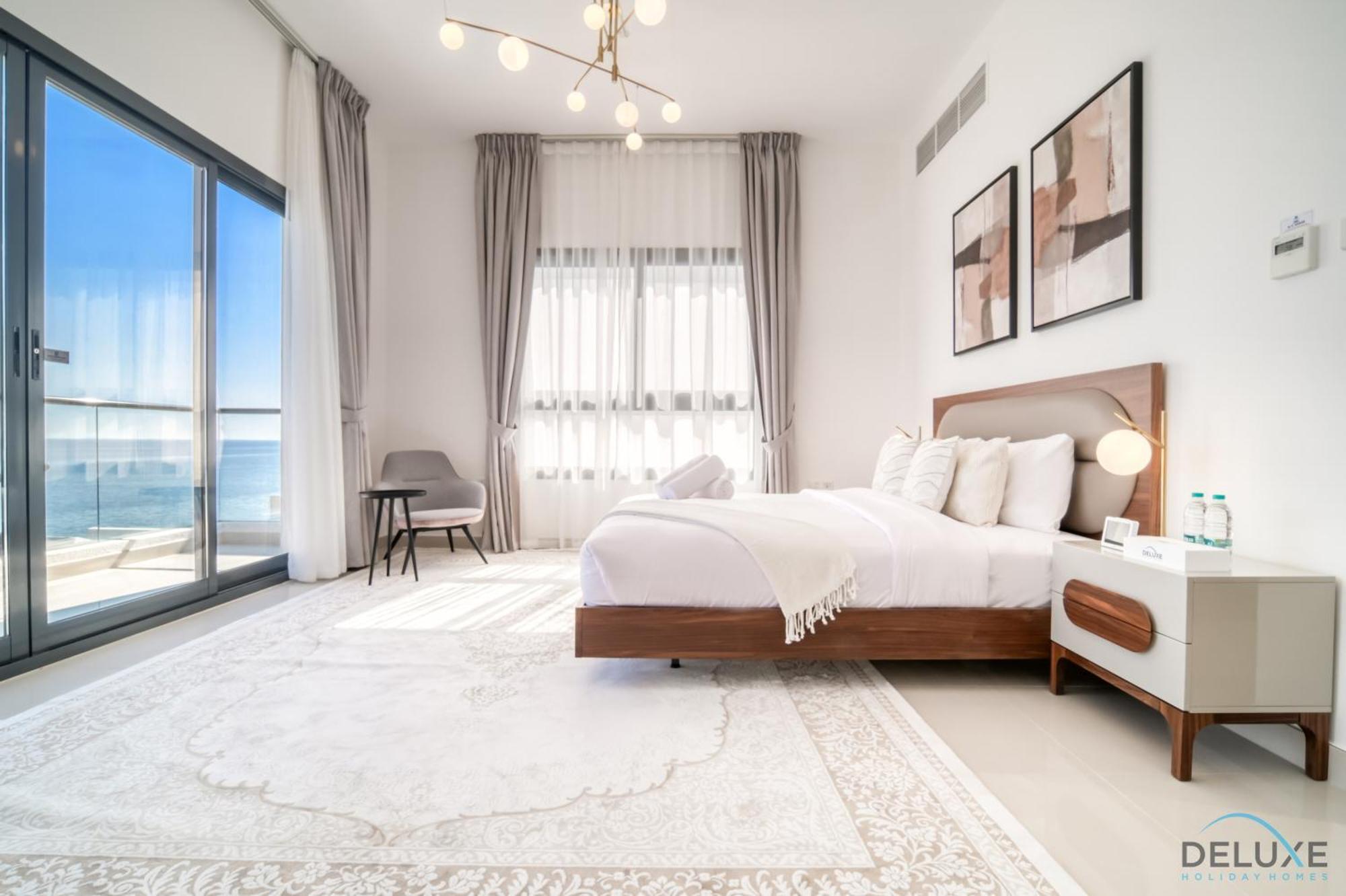 Apartment Deal, Classy 4br With Pool & Ocean Views By Deluxe Homes Fujairah