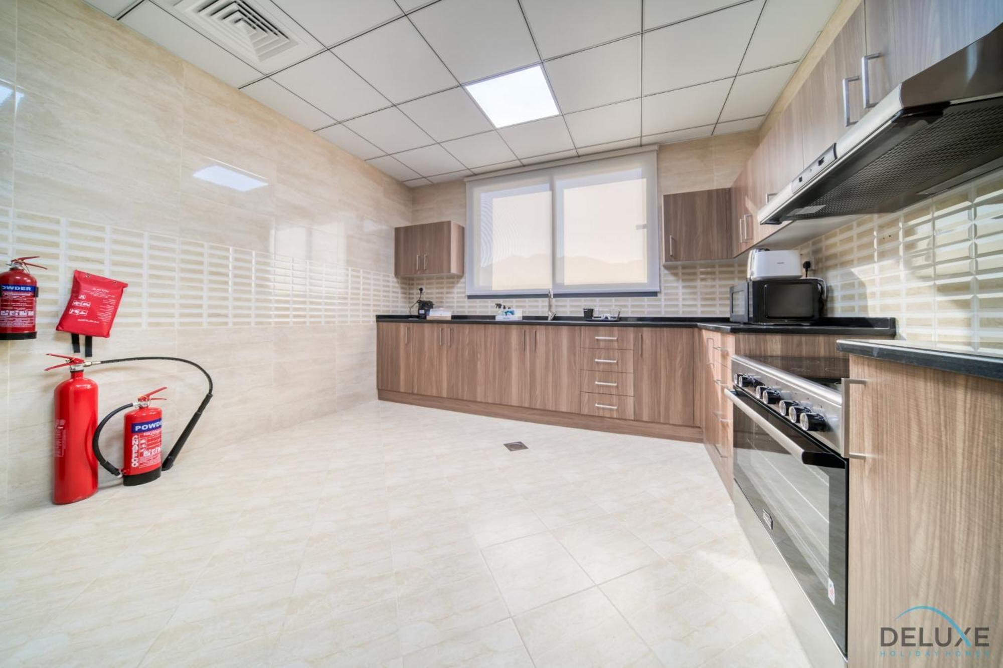 Apartment Deal, Classy 4br With Pool & Ocean Views By Deluxe Homes