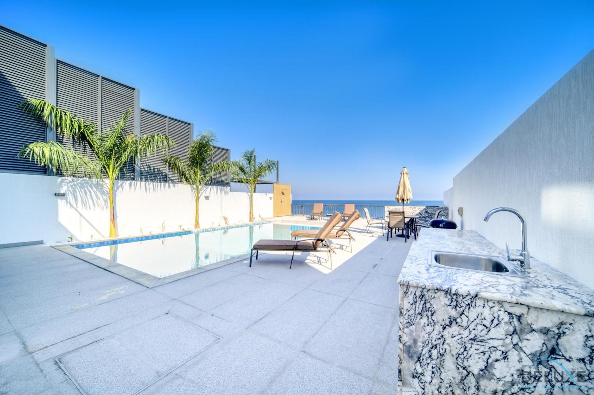 Deal, Classy 4br With Pool & Ocean Views By Deluxe Homes Fujairah