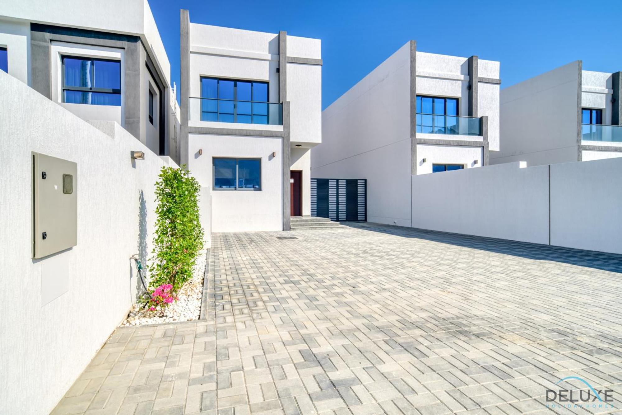 Apartment Deal, Classy 4br With Pool & Ocean Views By Deluxe Homes *