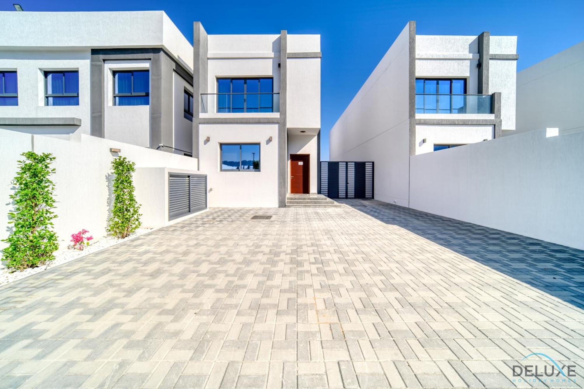 Deal, Classy 4br With Pool & Ocean Views By Deluxe Homes Apartment Fujairah